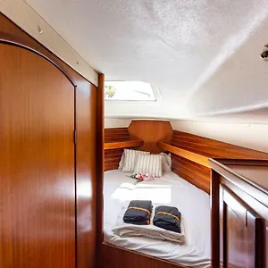 Sail Boat To Sleep Bateau-hôtel